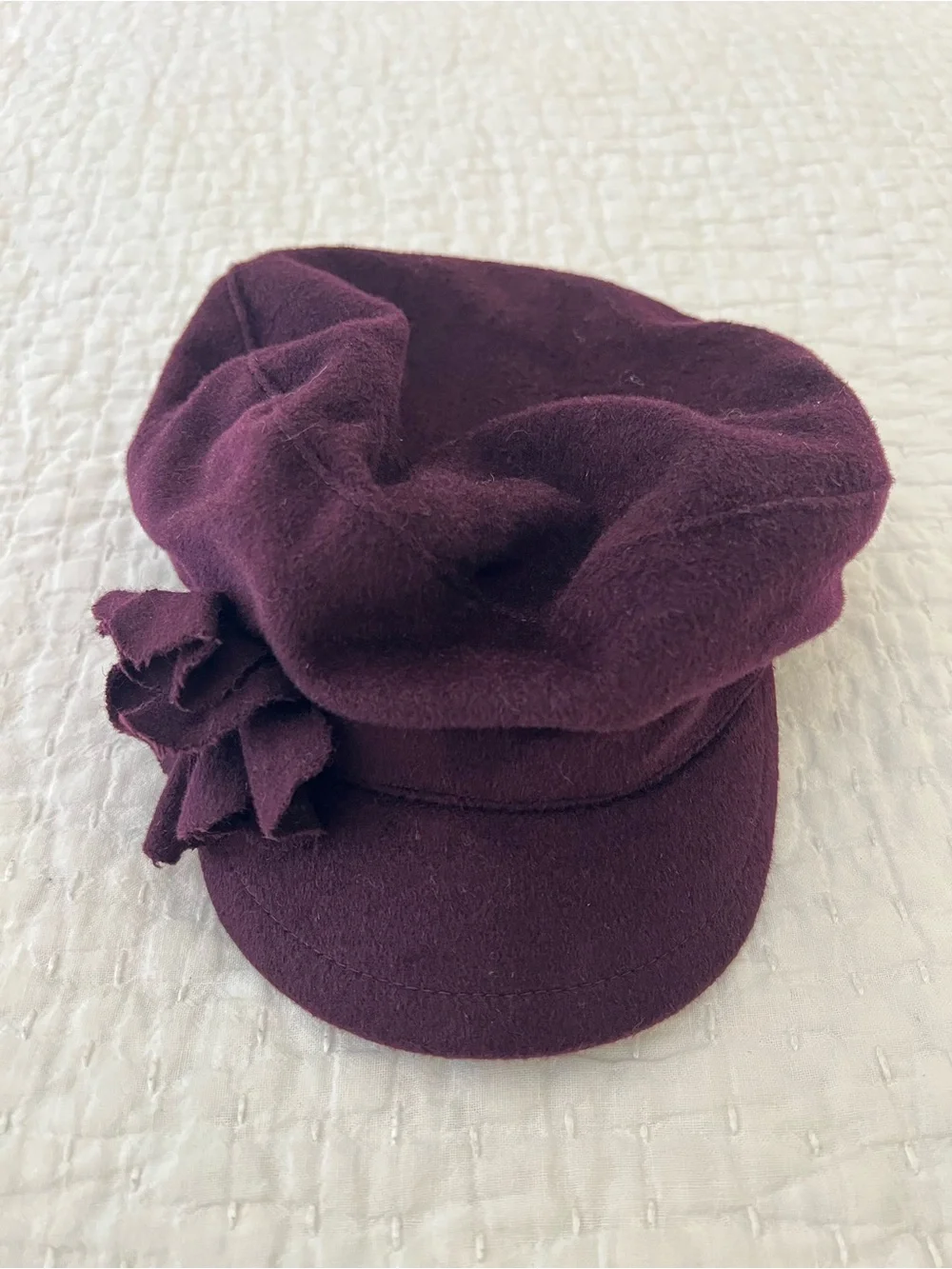 Saks Fifth Avenue Hat Womens Burgundy Lambswool Newsboy Cap Flower Satin Lining